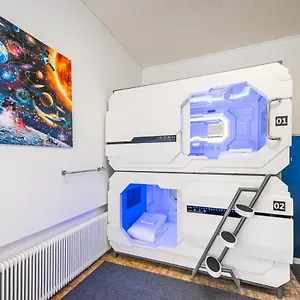 Space - Station # Hauptbahnhof Albergue