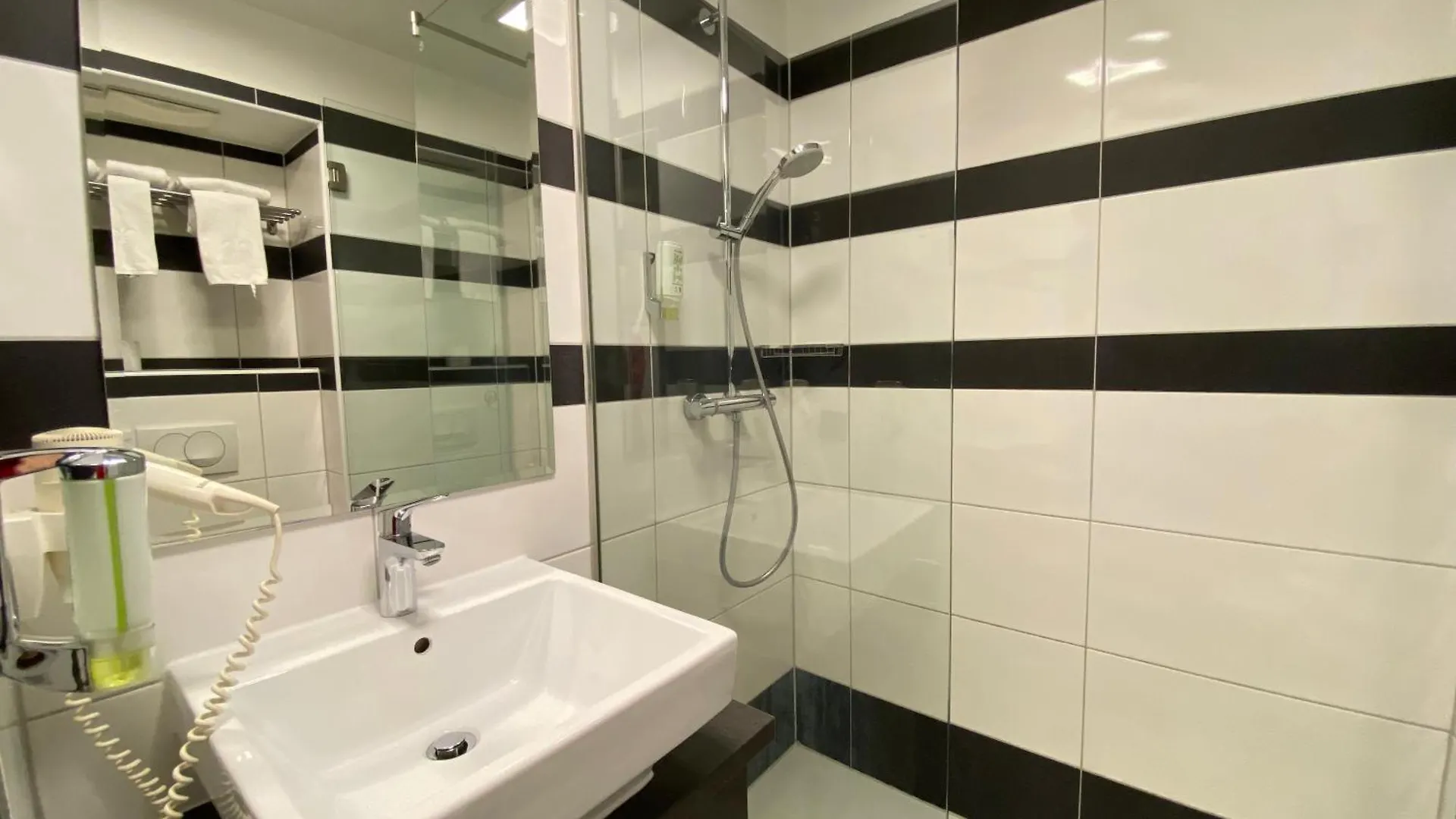 Design & Budget Hotel Wien Schoenbrunn 3*, Vienna